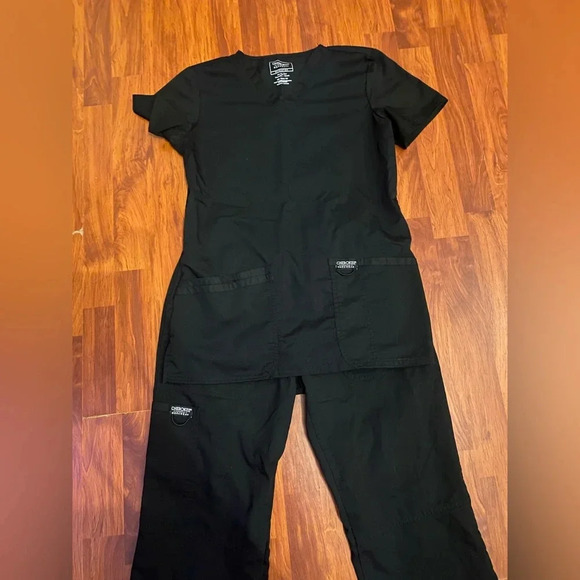 •Cherokee Scrub Set - Picture 5 of 15